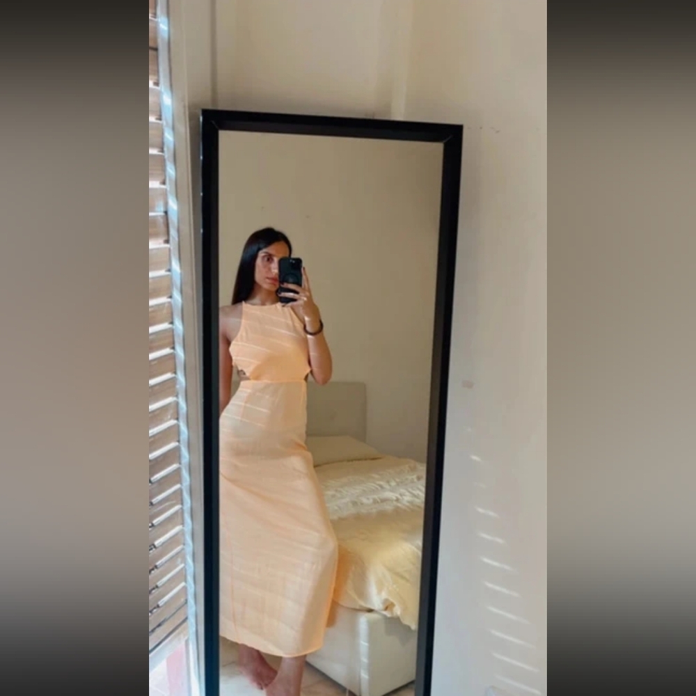 Elegant Peach Sleeveless Dress